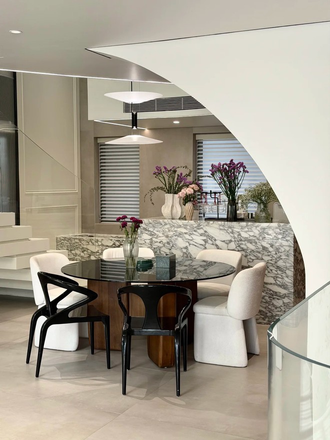 Ph&uacute; b&agrave; chi 20 tỷ cho nội thất biệt thự 500m2, 2 năm sau điều đắt gi&aacute; nhất dần lộ ra - Ảnh 7.