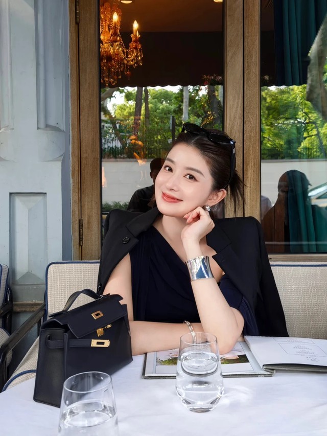 Ph&uacute; b&agrave; chi 20 tỷ cho nội thất biệt thự 500m2, 2 năm sau điều đắt gi&aacute; nhất dần lộ ra - Ảnh 1.