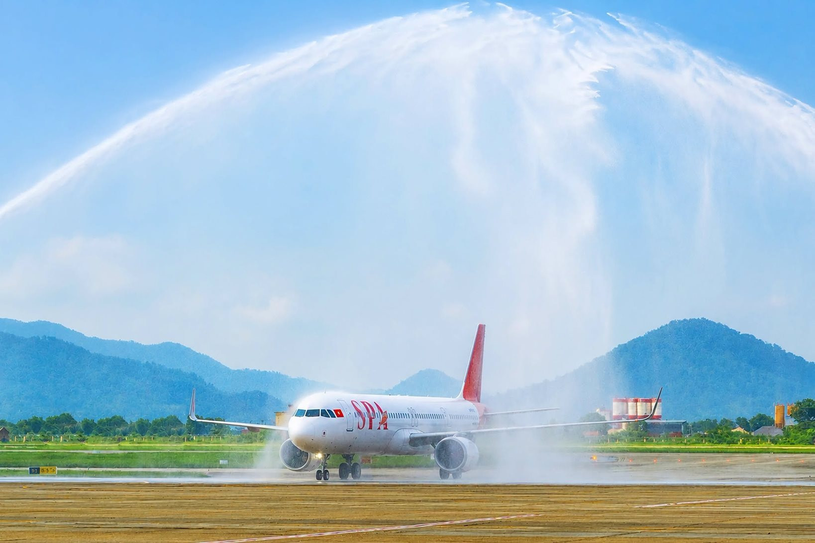 Ng&agrave;y 13/7, s&acirc;n bay Nội B&agrave;i ghi nhận 1 m&aacute;y bay c&oacute; 3 k&iacute; tự đặc biệt, lần đầu xuất hiện - Ảnh 1.