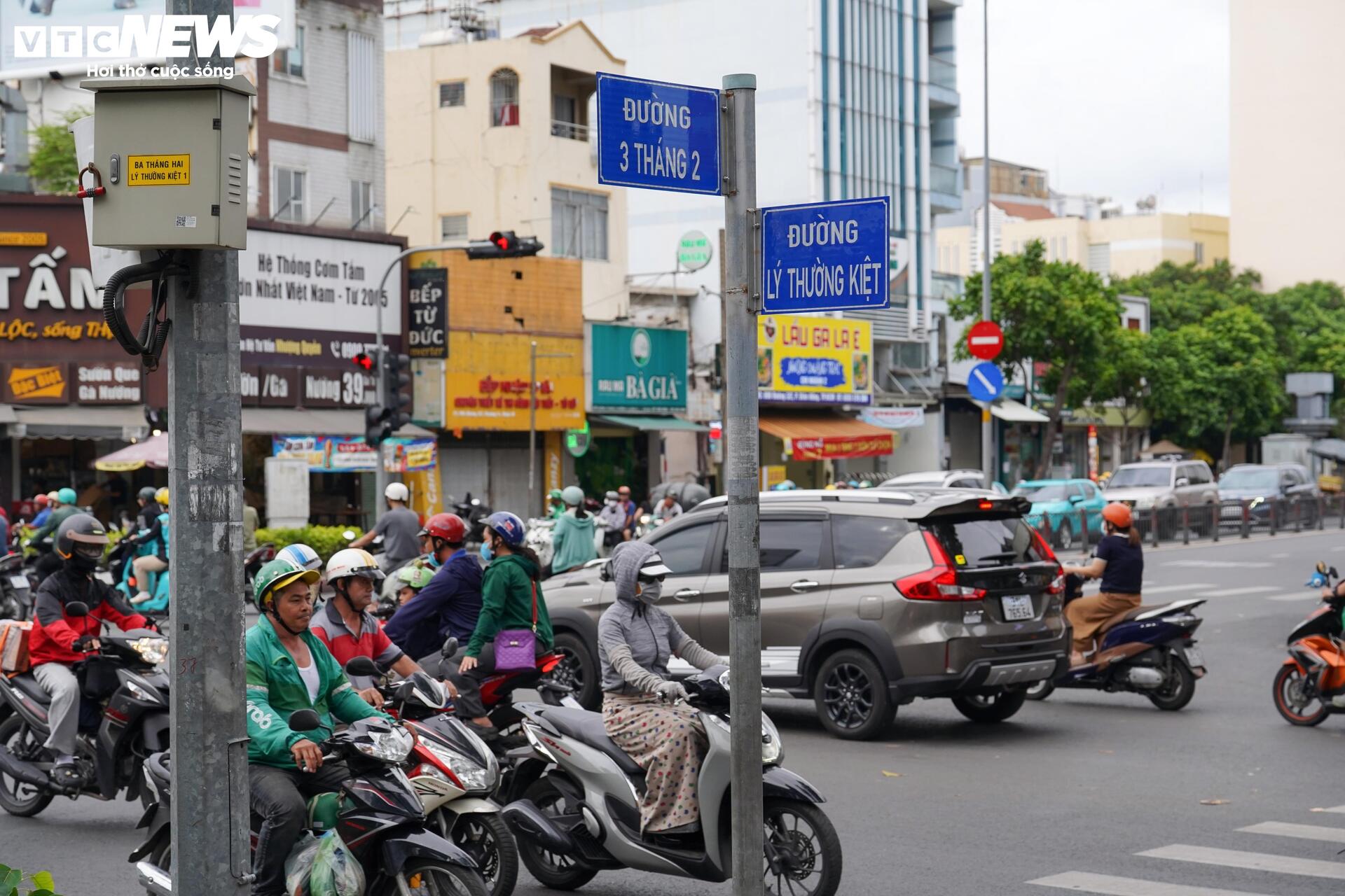 Cầu vượt th&eacute;p tp . Hcm: Giải ph&aacute;p x&oacute;a điểm &ugrave;n tắc l&acirc;u năm tại khu vực trung t&acirc;m - Ảnh 3.