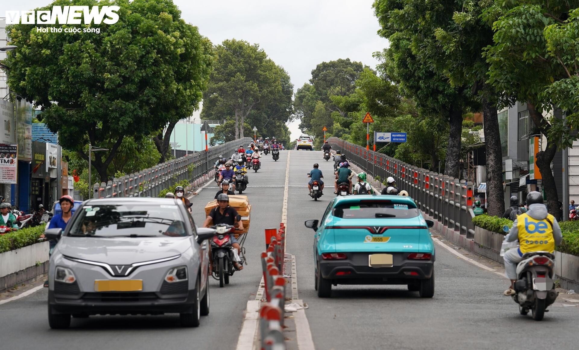 Cầu vượt th&eacute;p tp . Hcm: Giải ph&aacute;p x&oacute;a điểm &ugrave;n tắc l&acirc;u năm tại khu vực trung t&acirc;m - Ảnh 2.