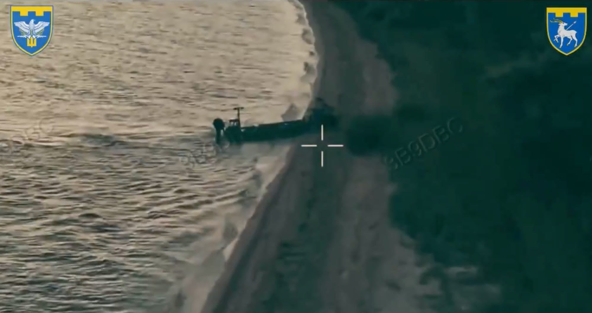 Lần đầu thế giới: UAV trên biển cõng UAV trên bộ, Ukraine tiến công vào lãnh thổ Nga - Ảnh 1. Lần đầu thế giới: UAV trên biển cõng UAV trên bộ, Ukraine tiến công vào lãnh thổ Nga - Ảnh 1.
