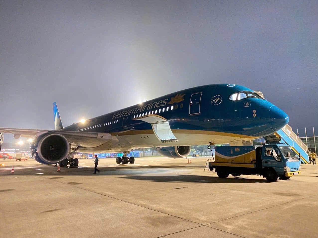 Nhiều ngày trước, sân bay Nội Bài ghi nhận một máy bay lạ của Vietnam Airlines hạ cánh - Ảnh 1.
