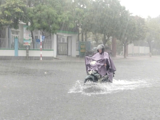 Miền Bắc sắp c&oacute; mưa to, chấm dứt nắng n&oacute;ng - Ảnh 1.