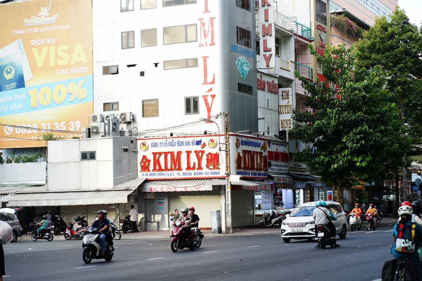 Tiệm v&agrave;ng Ngọc T&acirc;m , Kim L&yacute; đ&oacute;ng cửa sau khởi tố bu&ocirc;n lậu kim cương xuy&ecirc;n quốc gia - Ảnh 1.