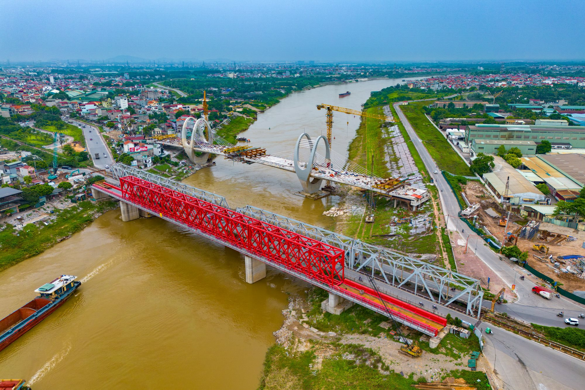 Cận cảnh cầu 1.800 tỷ sắp ho&agrave;n th&agrave;nh, thay thế cầu quay đầu ti&ecirc;n ở Việt Nam, nối H&agrave; Nội với tỉnh sắp l&ecirc;n th&agrave;nh phố trực thuộc trung ương - Ảnh 3.