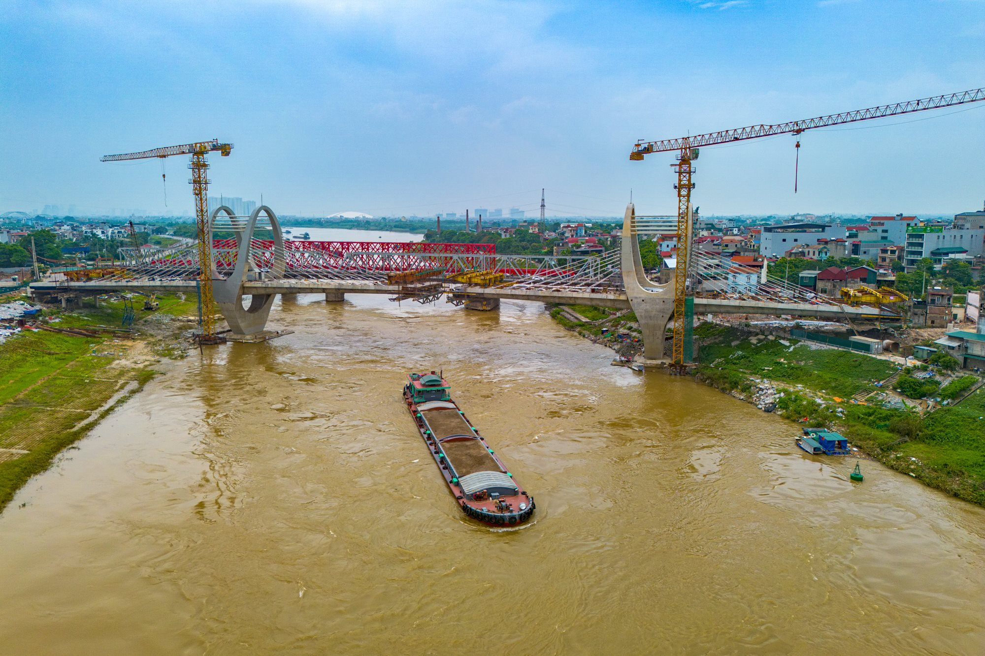 Cận cảnh cầu 1.800 tỷ sắp ho&agrave;n th&agrave;nh, thay thế cầu quay đầu ti&ecirc;n ở Việt Nam, nối H&agrave; Nội với tỉnh sắp l&ecirc;n th&agrave;nh phố trực thuộc trung ương - Ảnh 4.