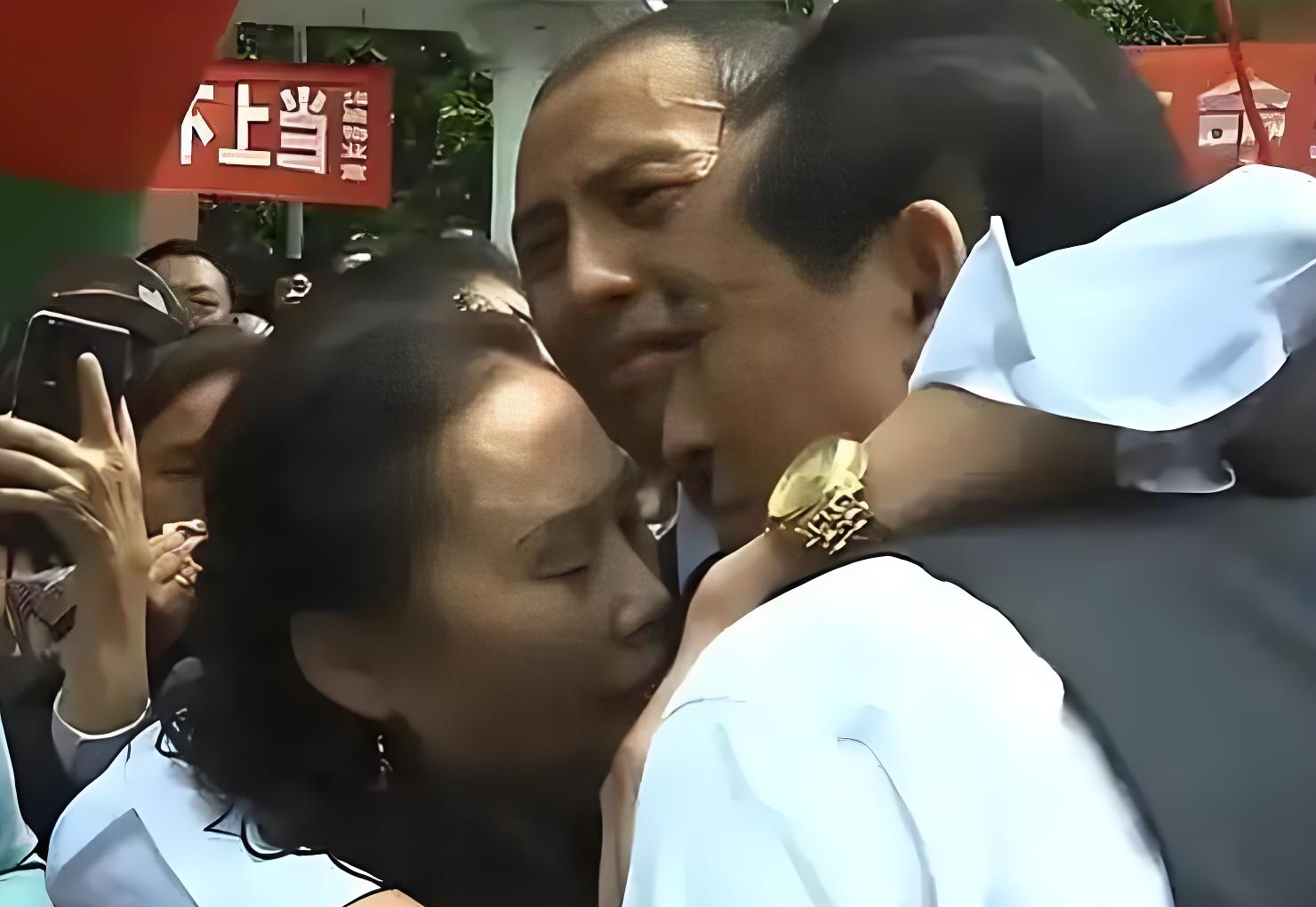 Con trai bị bắt c&oacute;c từ năm 2 tuổi, 32 năm sau mới t&igrave;m thấy, điều anh n&oacute;i trong ng&agrave;y đo&agrave;n tụ khiến nhiều người suy ngẫm - Ảnh 2.