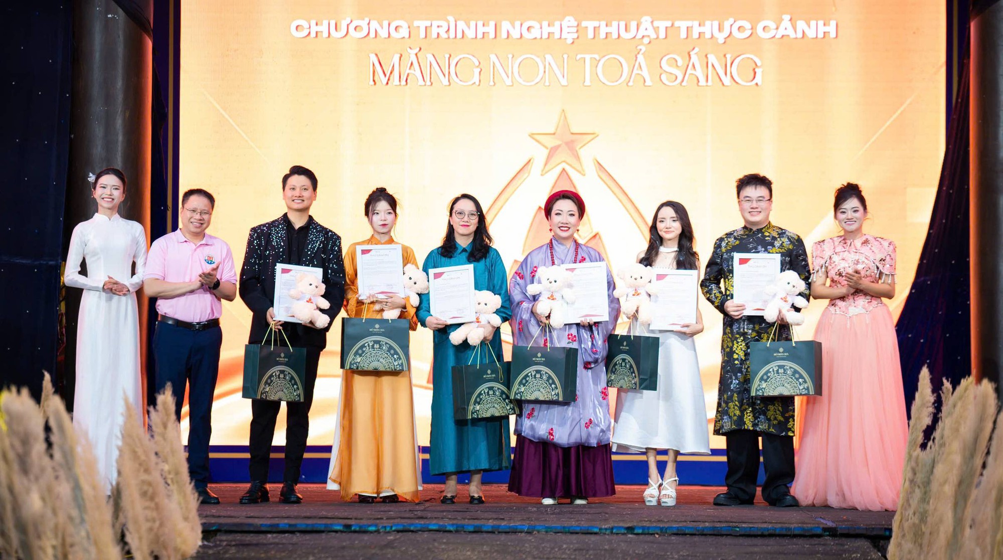 76 tài năng nhí hội tụ tại đêm nghệ thuật "Măng Non Tỏa Sáng" ở Ninh Bình - Ảnh 6. 76 tài năng nhí hội tụ tại đêm nghệ thuật "Măng Non Tỏa Sáng" ở Ninh Bình - Ảnh 6.