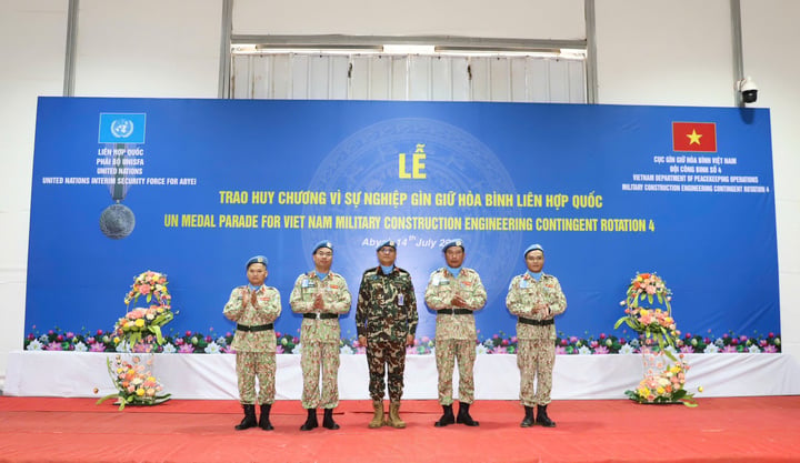 Lực lượng g&igrave;n giữ h&ograve;a b&igrave;nh Việt Nam nhận Huy chương Li&ecirc;n hợp quốc tại Abyei - Ảnh 1.