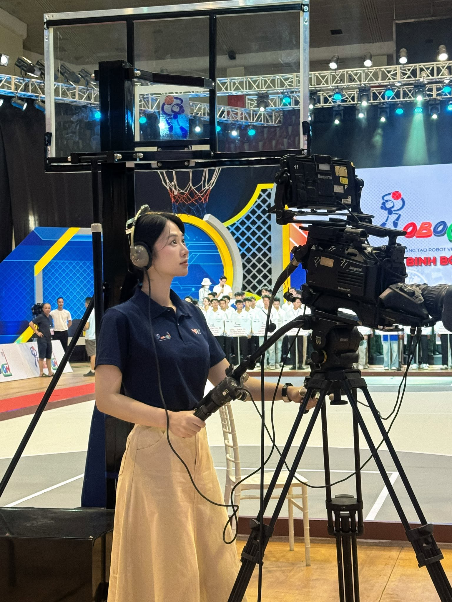 Lê Bống cắm hoa sen “chọc giận” 1 triệu người- Ảnh 7.