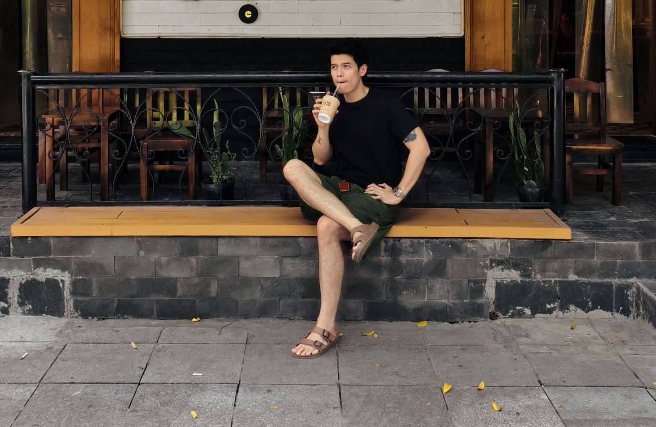 Người đ&agrave;n &ocirc;ng gia thể khủng ở H&agrave; Nội bỏ việc lương 20 triệu s&aacute;ng đi b&aacute;n cafe, tối đi h&aacute;t - Ảnh 1.
