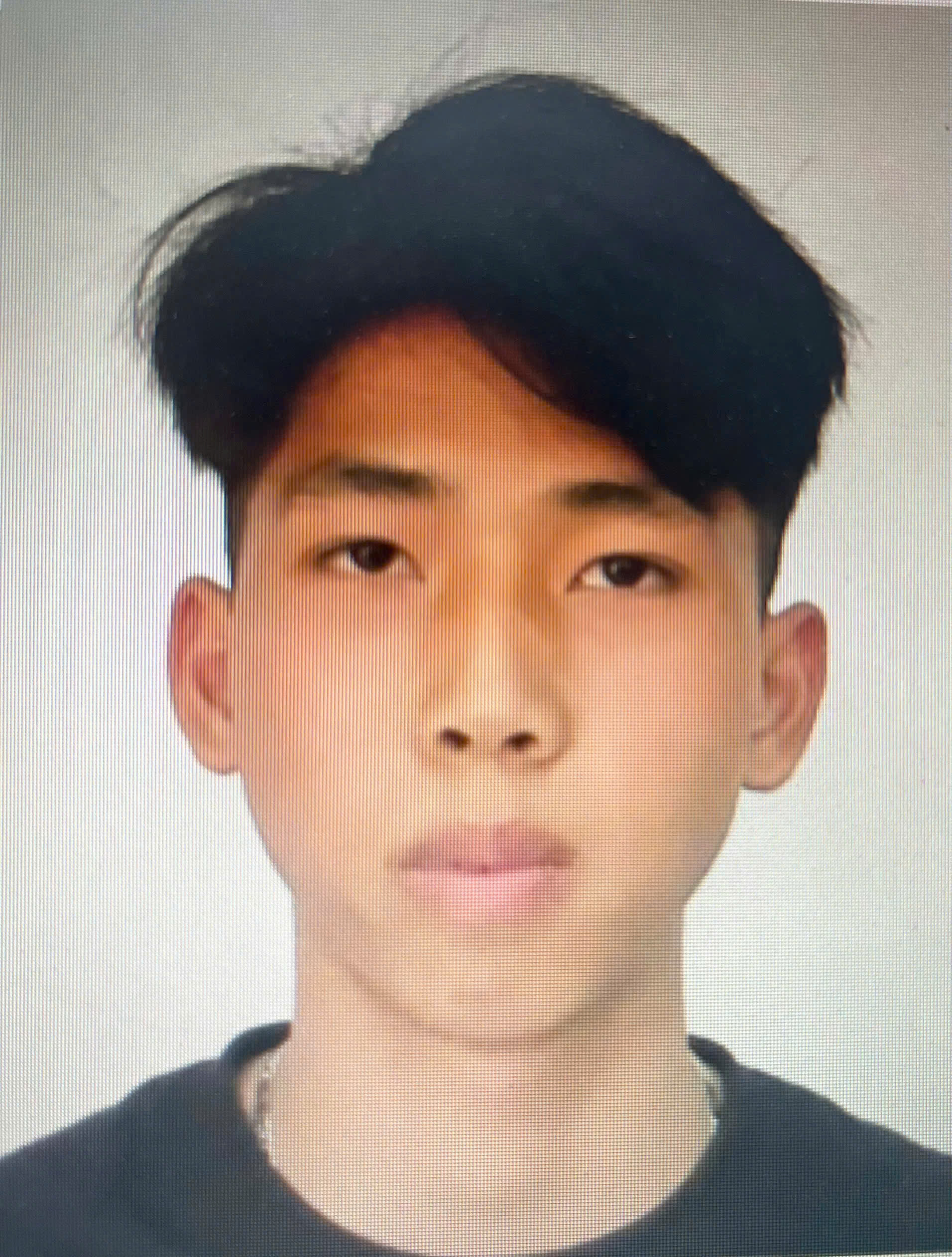 Công an Tuyên Quang truy tìm Lê Văn Đông liên quan vụ mua bán email trái phép 8 , 4 tỷ - Ảnh 1. Công an Tuyên Quang truy tìm Lê Văn Đông liên quan vụ mua bán email trái phép 8 , 4 tỷ - Ảnh 1.
