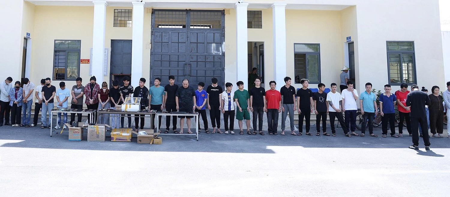 Điều tra hàng loạt giao dịch hơn 1.500 tỷ đồng, công an bắt 47 đối tượng, thu 329 điện thoại - Ảnh 1.