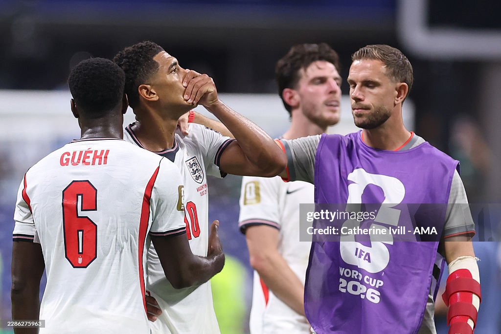 Tuyển Anh vỡ mộng World Cup: Pha "nghịch dại" kinh điển bậc nhất lịch sử đã báo hại Tam sư thế nào? - Ảnh 2. Tuyển Anh vỡ mộng World Cup: Pha "nghịch dại" kinh điển bậc nhất lịch sử đã báo hại Tam sư thế nào? - Ảnh 2.