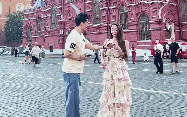 Nóng: Quỳnh Nga và Việt Anh chính thức công khai hẹn hò ở Nga, ôm nhau nồng nàn gây "dậy sóng"