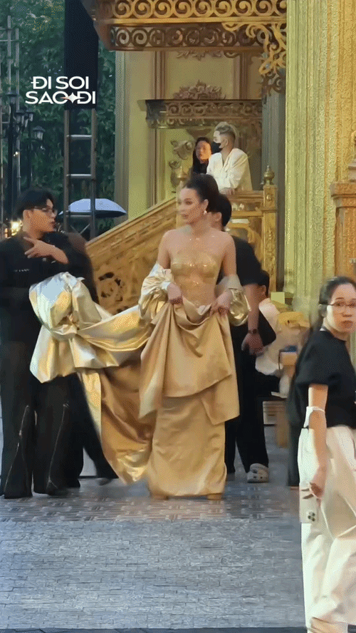 Thảm đỏ hot hôm nay: Kỳ Duyên - Thiên Ân công khai, 1 nàng hậu bị ekip nhắc nhở chen hàng- Ảnh 4.
