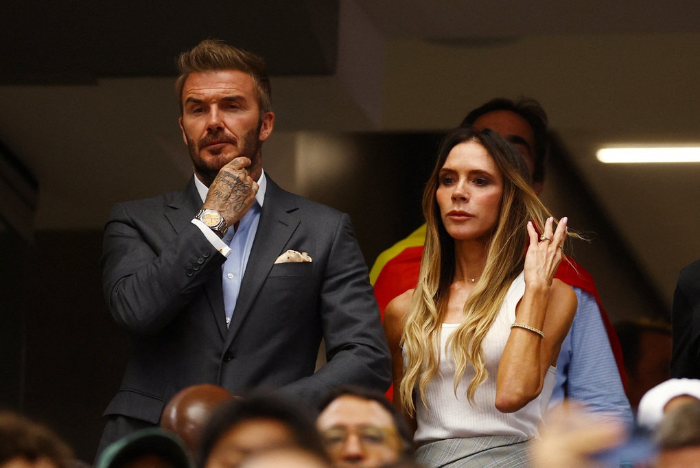 Đang k&eacute;o cả nh&agrave; đi xem World Cup, vợ chồng David - Victoria Beckham b&agrave;ng ho&agrave;ng nhận tin sốc- Ảnh 1.