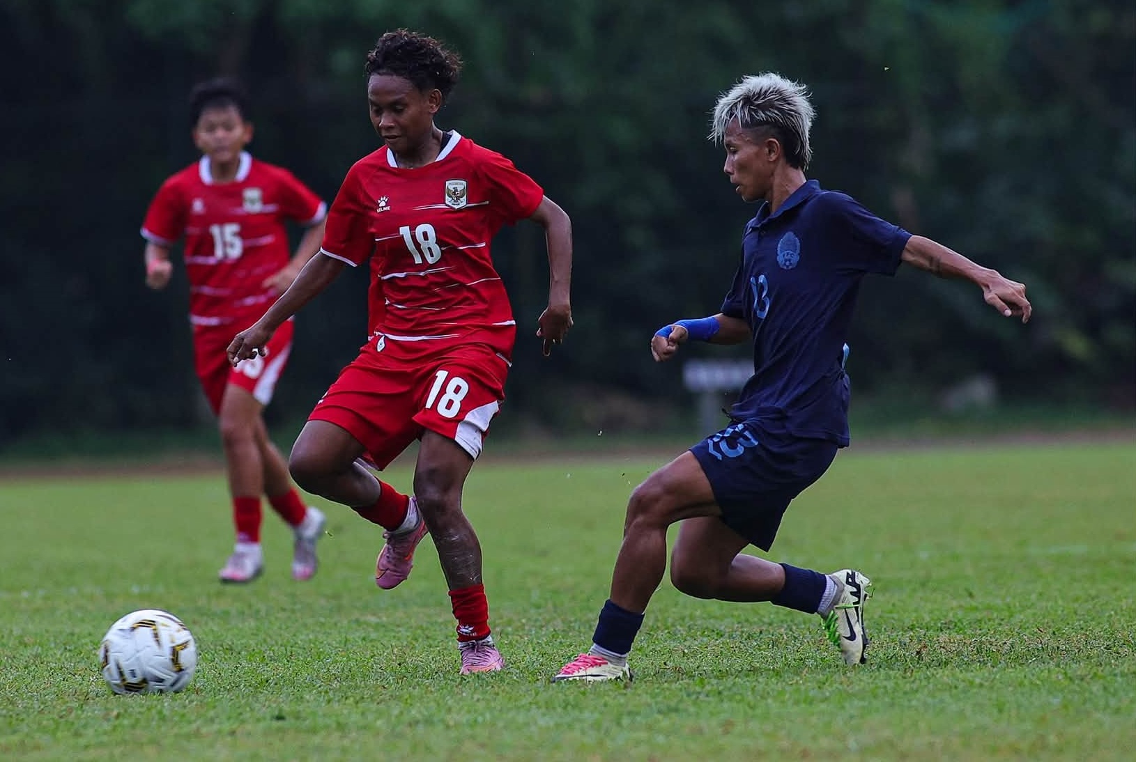 Giải Đ&ocirc;ng Nam &Aacute;: Indonesia bất ngờ mất ng&ocirc;i nhất bảng v&agrave;o tay Campuchia - Ảnh 1.