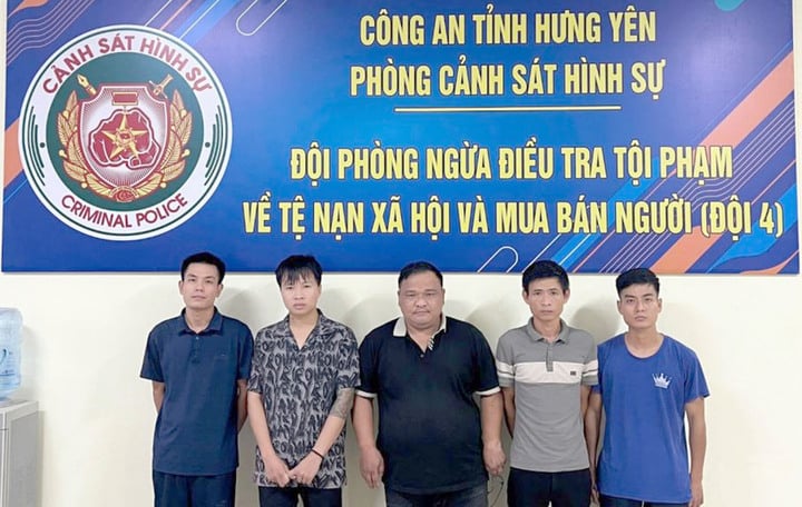 Bắt 5 nghi phạm c&aacute; độ b&oacute;ng đ&aacute; trong m&ugrave;a World Cup 2026 tại Hưng Y&ecirc;n - Ảnh 1.