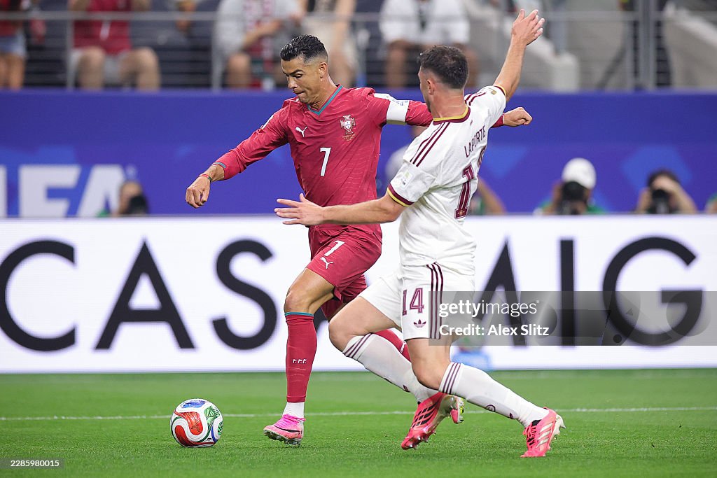 Sự thật World Cup: Messi “nhảy múa” trong 1 trận còn nhiều hơn Ronaldo “cày” 12 năm - Ảnh 2. Sự thật World Cup: Messi “nhảy múa” trong 1 trận còn nhiều hơn Ronaldo “cày” 12 năm - Ảnh 2.