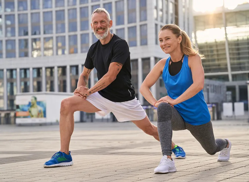 Cách đi bộ giúp giảm mỡ bụng nhanh hơn cả tập gym: Đặc biệt phù hợp cho người 45 tuổi trở lên - Ảnh 2.