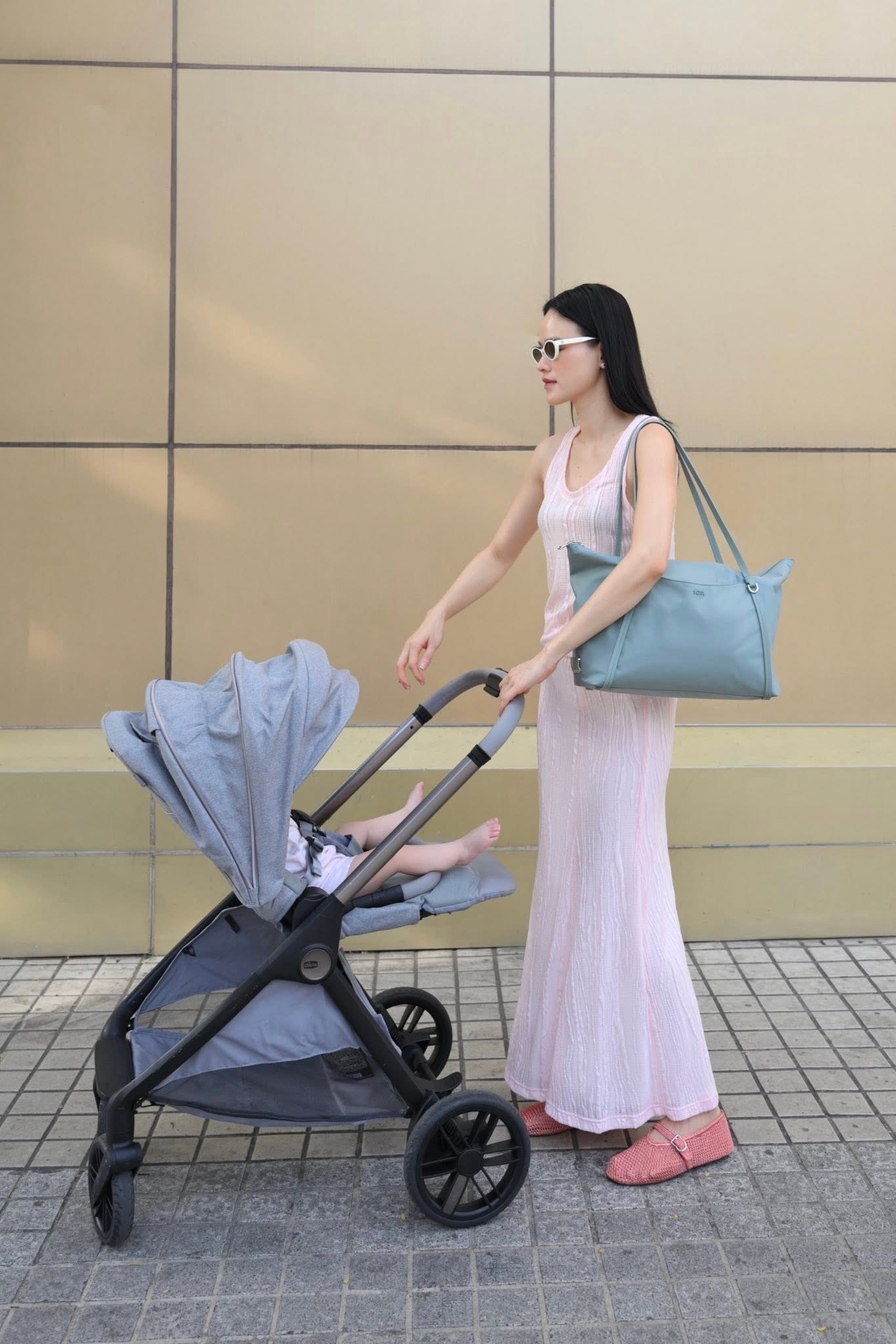 Mỹ nhân cao 1m76 làm vợ tiến sĩ, bác sĩ nổi tiếng TP.HCM: Rời showbiz sau lần kết hôn thứ 2, tuổi 36 sống ra sao? - Ảnh 8. Mỹ nhân cao 1m76 làm vợ tiến sĩ, bác sĩ nổi tiếng TP.HCM: Rời showbiz sau lần kết hôn thứ 2, tuổi 36 sống ra sao? - Ảnh 8.
