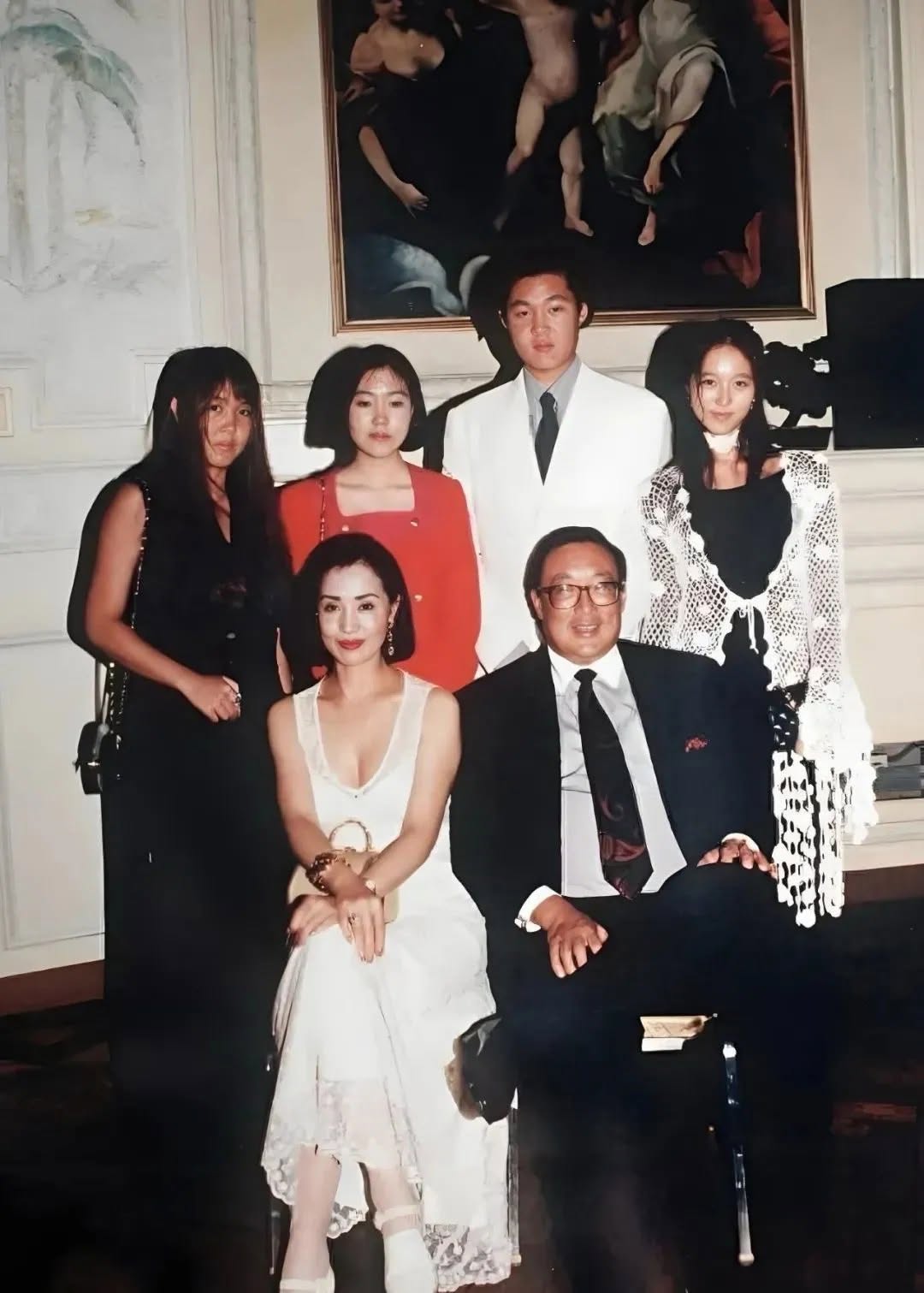 Cao tay như sao nữ đình đám, nhẫn nhịn nhiều năm rồi giành quyền kiểm soát tài sản, con riêng của chồng không được chia phần - Ảnh 5. Cao tay như sao nữ đình đám, nhẫn nhịn nhiều năm rồi giành quyền kiểm soát tài sản, con riêng của chồng không được chia phần - Ảnh 5.