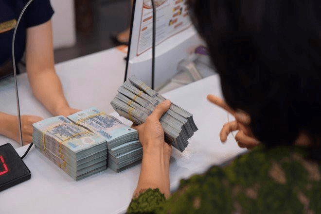 Cơ quan thuế th&ocirc;ng b&aacute;o đến nhiều người nộp thuế c&oacute; t&ecirc;n trong danh s&aacute;ch: Sẽ bị tr&iacute;ch tiền từ t&agrave;i khoản ng&acirc;n h&agrave;ng- Ảnh 1.
