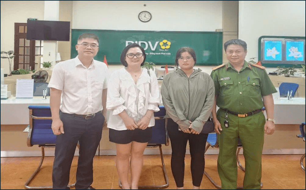 Ph&aacute;t hiện giao dịch chuyển khoản 392 triệu đồng đến t&agrave;i khoản của N&ocirc;ng Thị Trang SN 1994, c&ocirc;ng an lập tức v&agrave;o cuộc điều tra - Ảnh 1.
