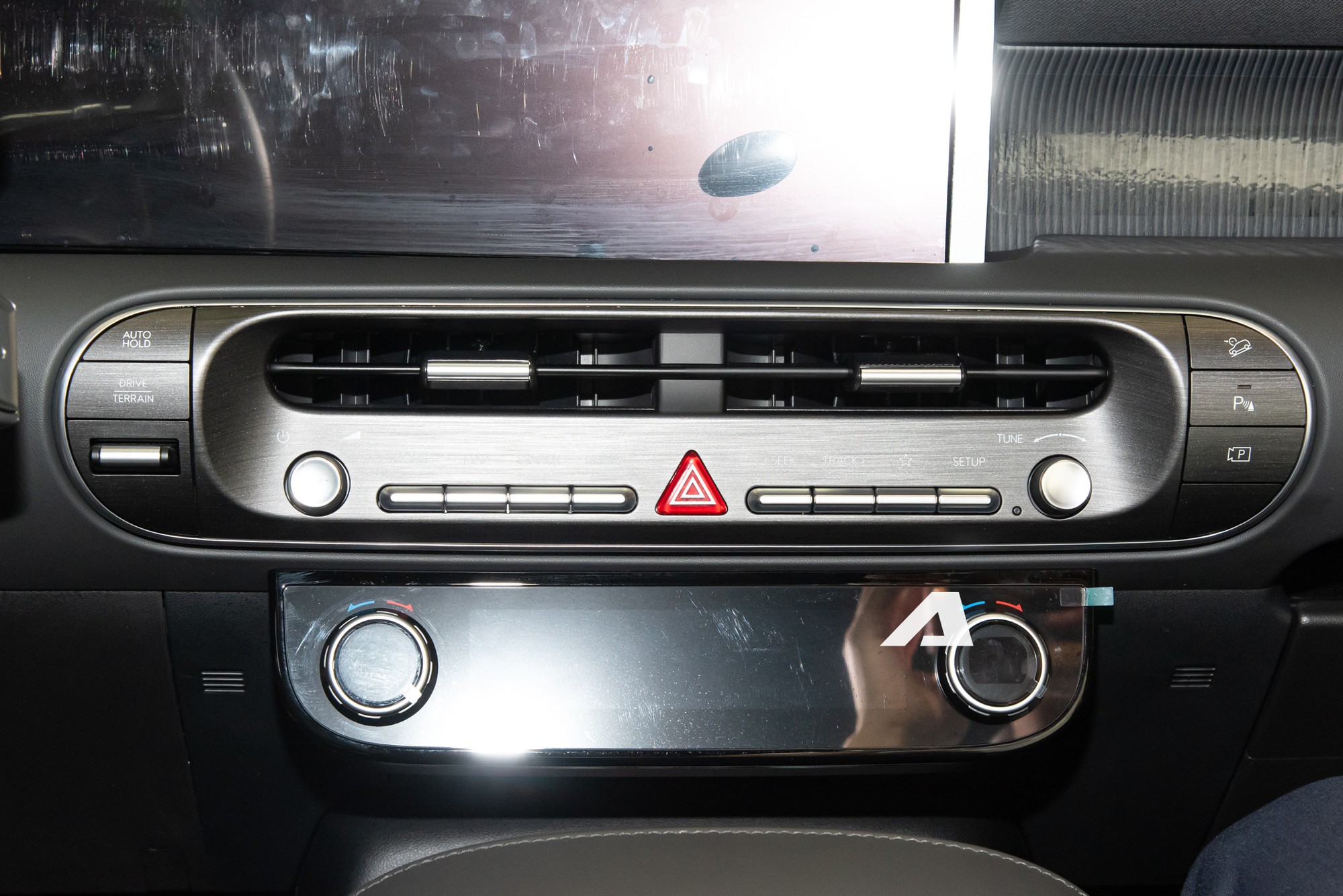 Bộ đôi Hyundai Tucson Hybrid và Palisade Hybrid lần đầu chào khách Việt: Người dân vây kín ngắm xe, giá không dưới 1 tỷ, ra mắt vào tháng 9 này - Ảnh 21.