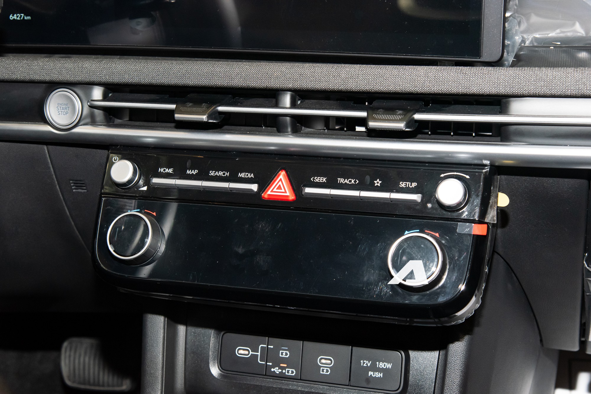 Bộ đôi Hyundai Tucson Hybrid và Palisade Hybrid lần đầu chào khách Việt: Người dân vây kín ngắm xe, giá không dưới 1 tỷ, ra mắt vào tháng 9 này - Ảnh 12.