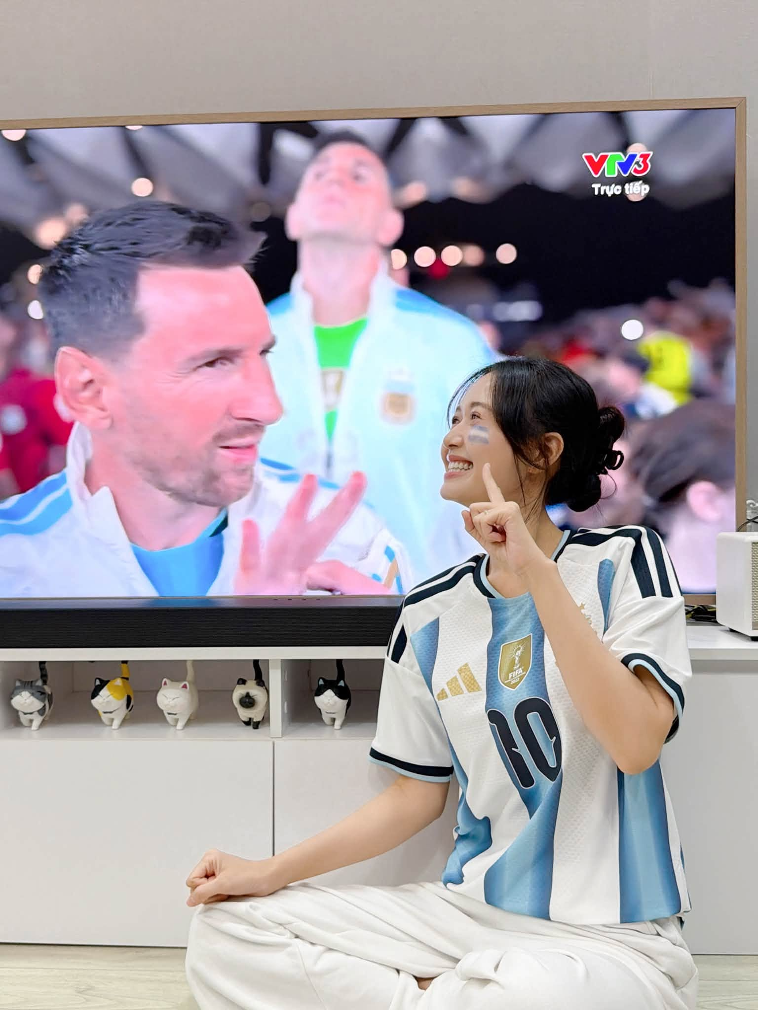 Dàn mỹ nhân mê Messi cùng “bung lụa” trước chung kết: Lệch 13 tuổi, nhan sắc bất phân thắng bại - Ảnh 5.