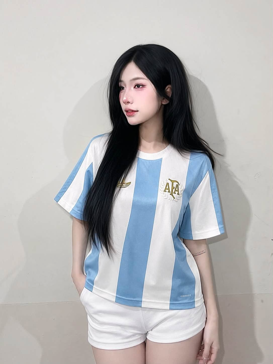 Dàn mỹ nhân mê Messi cùng “bung lụa” trước chung kết: Lệch 13 tuổi, nhan sắc bất phân thắng bại - Ảnh 10.