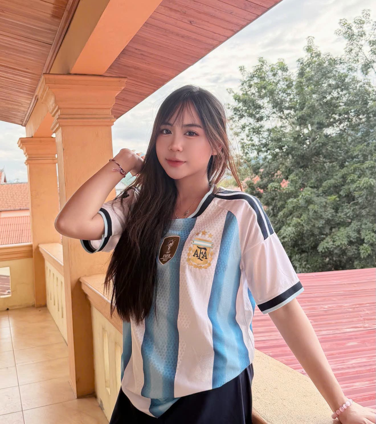 Dàn mỹ nhân mê Messi cùng “bung lụa” trước chung kết: Lệch 13 tuổi, nhan sắc bất phân thắng bại - Ảnh 7.