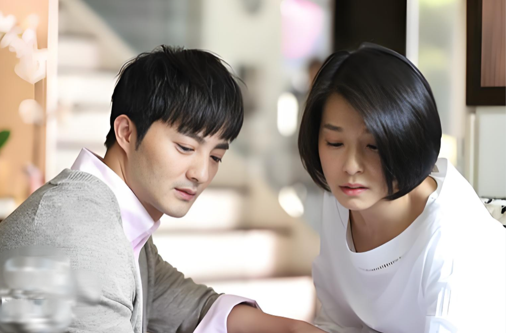Sếp nữ hơn t&ocirc;i 8 tuổi li&ecirc;n tục thả th&iacute;nh, c&ograve;n hứa "y&ecirc;u chị th&igrave; c&aacute;i g&igrave; cũng c&oacute;"  - Ảnh 1.