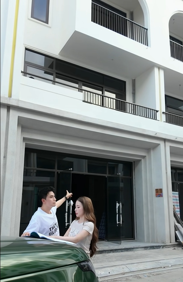 Việt Anh v&agrave; Quỳnh Nga c&ocirc;ng khai x&acirc;y nh&agrave; to 5 tầng để sống chung - Ảnh 1.