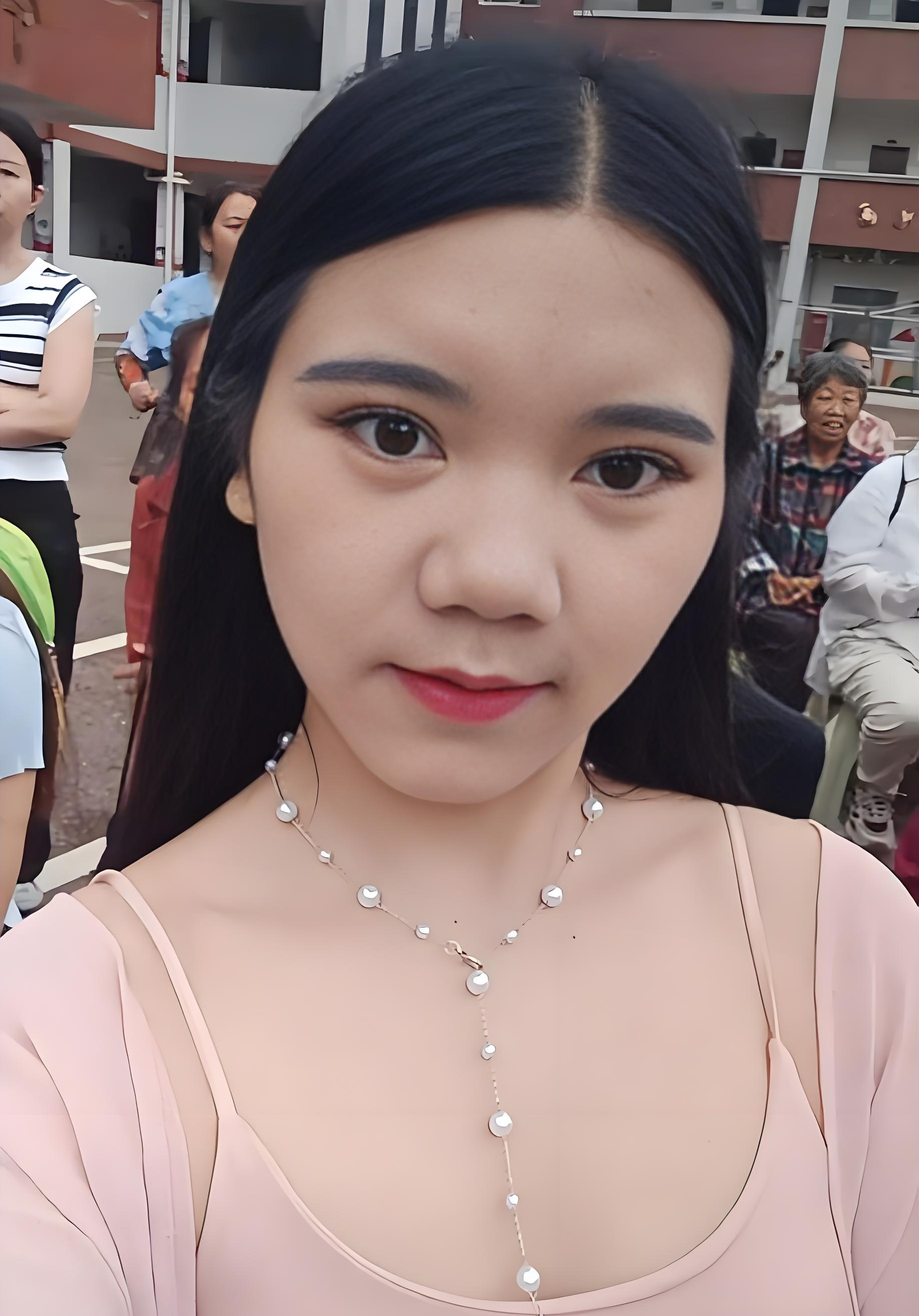 Chỉ v&igrave; 8 video "l&ecirc;n đồ" đi họp phụ huynh, một b&agrave; mẹ trẻ bị b&agrave;n t&aacute;n khắp mạng x&atilde; hội - Ảnh 2.