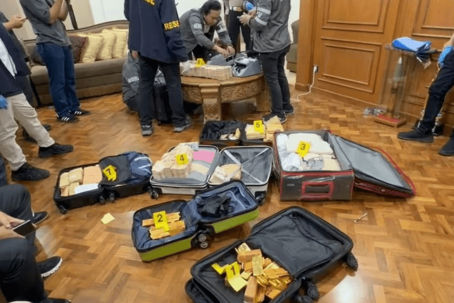 Tịch thu 7 vali chứa 74 kg v&agrave;ng trị gi&aacute; 370 tỷ đồng v&agrave; 750 tỷ tiền mặt trong biệt thự hạng sang - Ảnh 2.