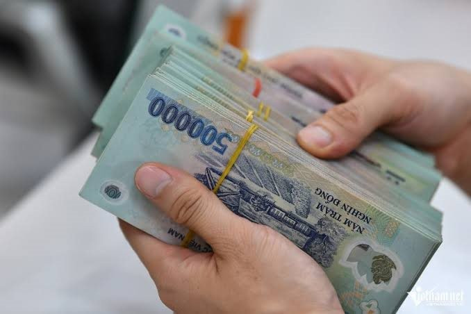 Giao dịch gửi 20.000.000 đồng th&agrave;nh c&ocirc;ng, Qu&aacute;ch Văn H&ugrave;ng SN 1987 ngay lập tức b&aacute;o c&ocirc;ng an - Ảnh 1.