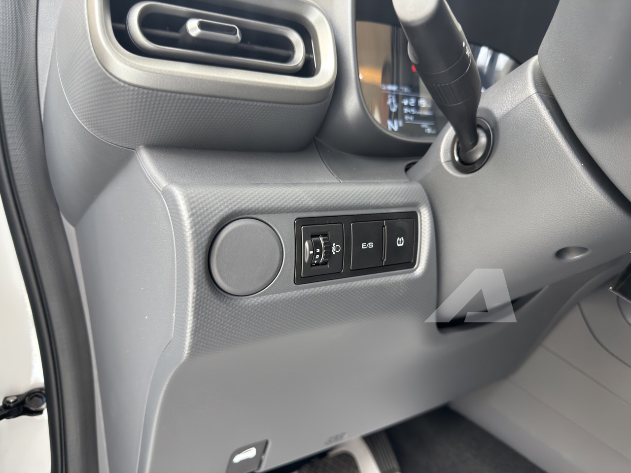 Soi MPV điện Wuling Grango vừa về đại lý: Xe 7 chỗ giá 499 triệu, cỡ mâm độc lạ, sạc 30 phút được 80% pin - Ảnh 19.