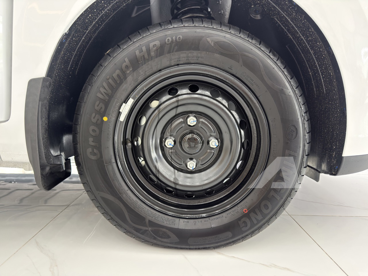 Soi MPV điện Wuling Grango vừa về đại lý: Xe 7 chỗ giá 499 triệu, cỡ mâm độc lạ, sạc 30 phút được 80% pin - Ảnh 15.
