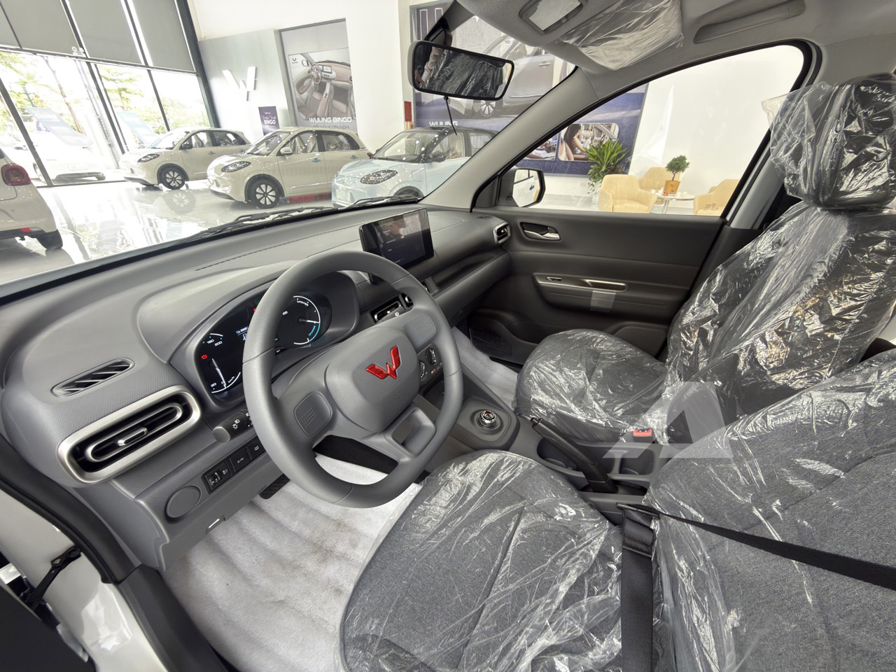 Soi MPV điện Wuling Grango vừa về đại lý: Xe 7 chỗ giá 499 triệu, cỡ mâm độc lạ, sạc 30 phút được 80% pin - Ảnh 18.