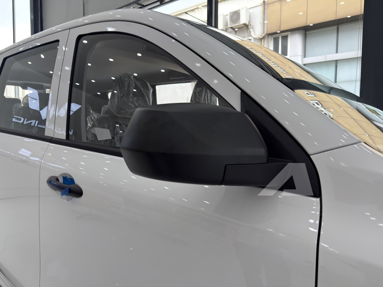 Soi MPV điện Wuling Grango vừa về đại lý: Xe 7 chỗ giá 499 triệu, cỡ mâm độc lạ, sạc 30 phút được 80% pin - Ảnh 16.