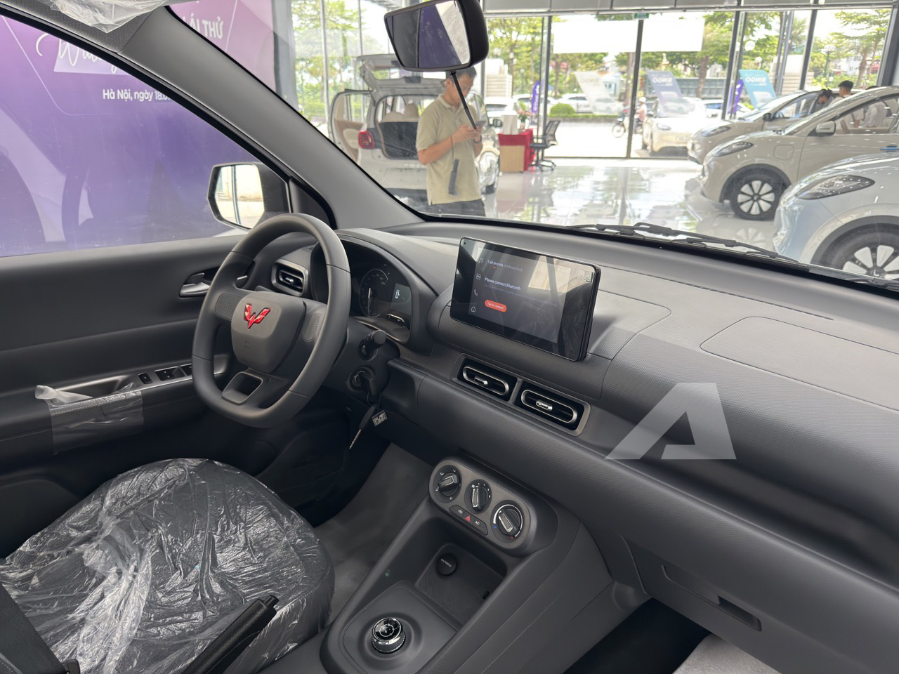 Soi MPV điện Wuling Grango vừa về đại lý: Xe 7 chỗ giá 499 triệu, cỡ mâm độc lạ, sạc 30 phút được 80% pin - Ảnh 20.