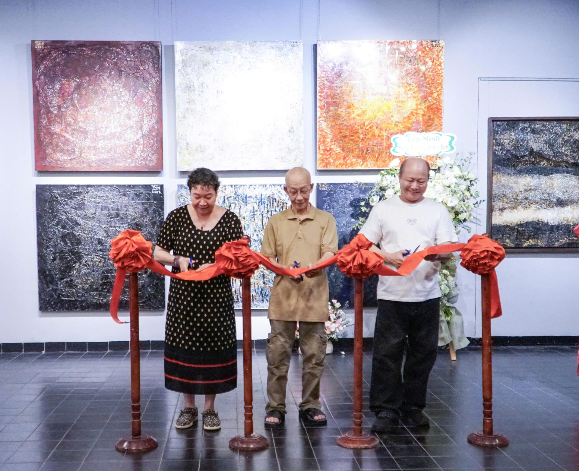 Hai họa sĩ gạo cội L&ecirc; Văn Th&igrave;n - Trần Lu&acirc;n T&iacute;n hội ngộ ở tuổi thất thập - Ảnh 5.