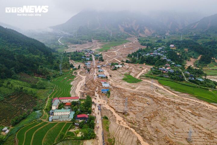 Lũ qu&eacute;t Mường Than 2026: Nỗi đau mất m&aacute;t v&agrave; hy vọng t&igrave;m kiếm người th&acirc;n - Ảnh 1.