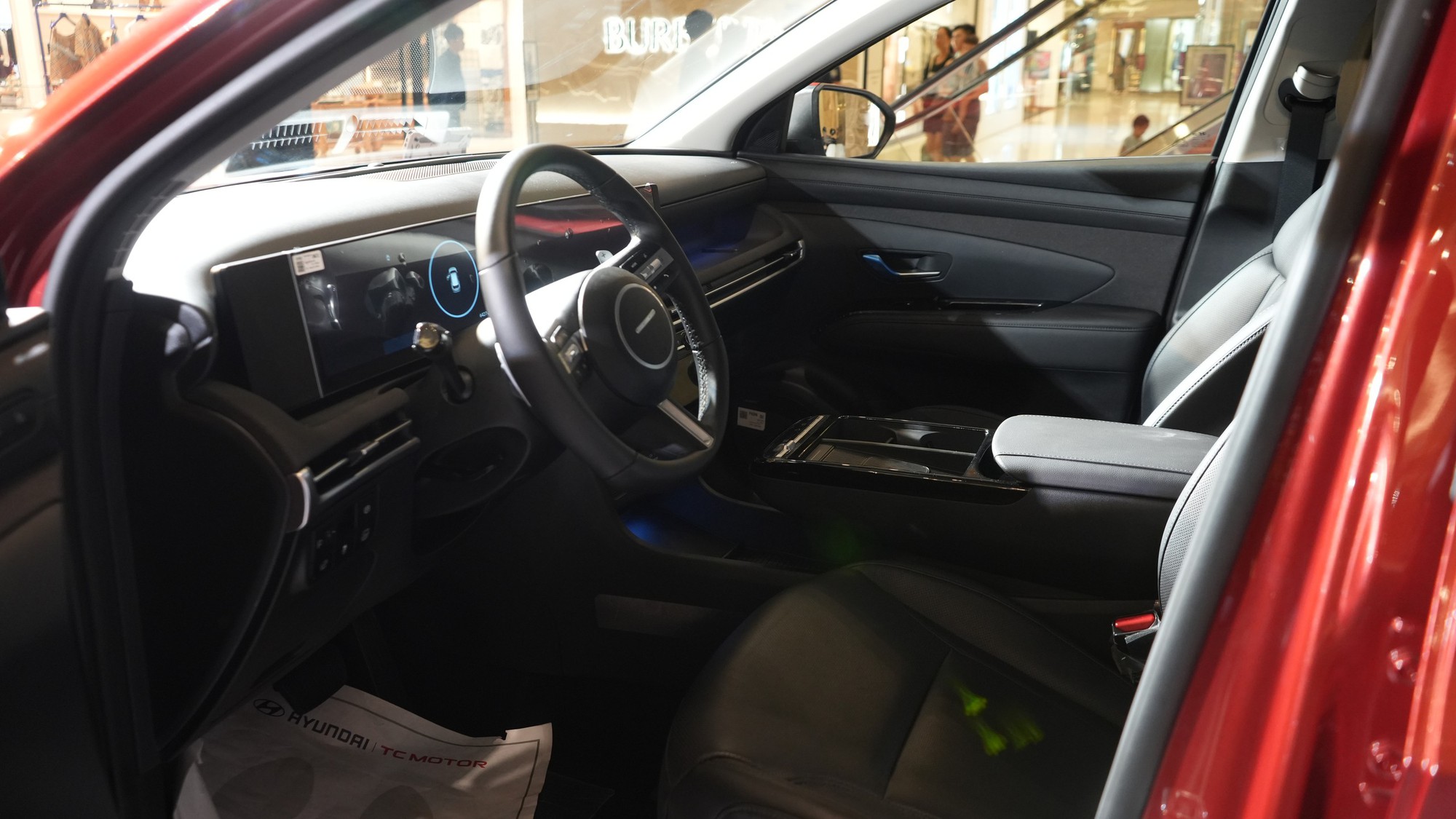 Bộ đôi SUV hybrid mới của Hyundai lần đầu xuất hiện trước công chúng Việt Nam: Đông đảo người dân đến xem, giá dự kiến từ hơn 1 tỷ đồng, lịch ra mắt đã được hé lộ - Ảnh 10.