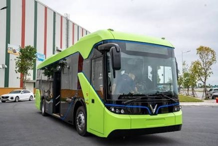 Vingroup c&oacute; th&ocirc;ng b&aacute;o đặc biệt li&ecirc;n quan đến tuyến bu&yacute;t 0 đồng từ H&agrave; Nội đến si&ecirc;u dự &aacute;n 18 tỷ USD - Ảnh 1.