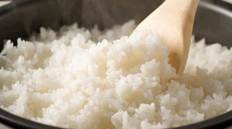 V&igrave; sao n&ecirc;n cho muối v&agrave;o trước khi vo gạo nấu cơm? - Ảnh 3.